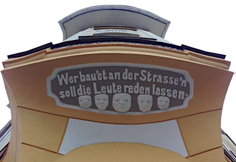 Sinnspruch am Cafe Rheingold in Schwarzenbach/Saale